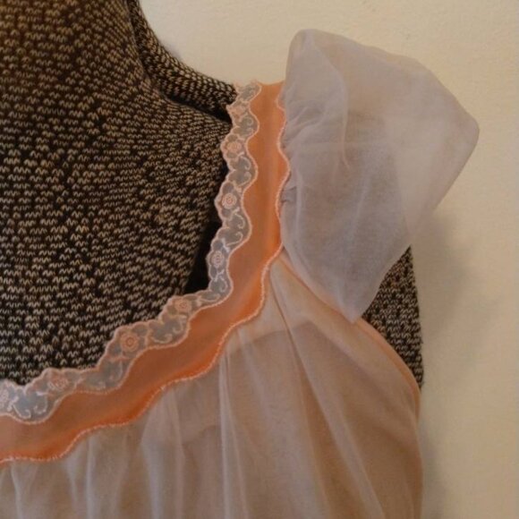 Vintage soft pink nighty, Small size - Picture 2 of 4